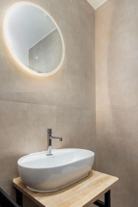 Japandi Style Flat In Thessaloniki City Center Exterior photo